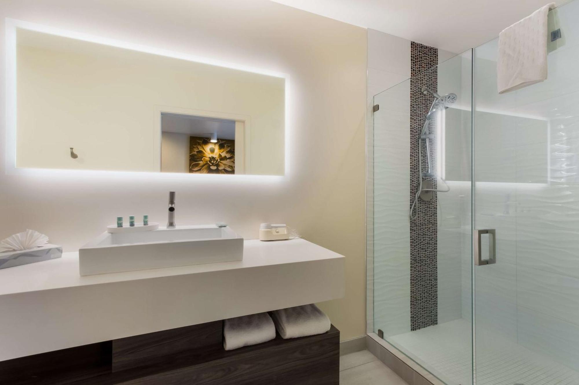 Surestay Plus Hotel By Best Western Tempe University Экстерьер фото