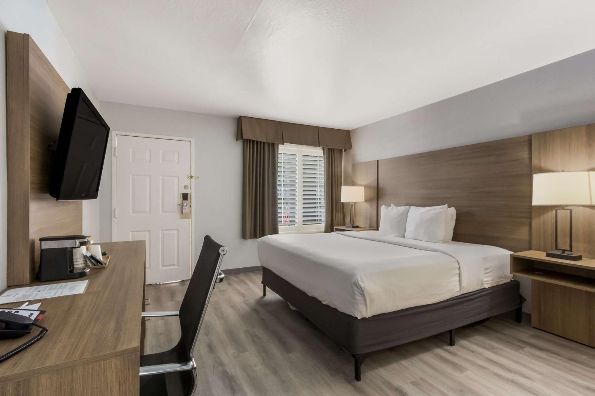 Surestay Plus Hotel By Best Western Tempe University Экстерьер фото
